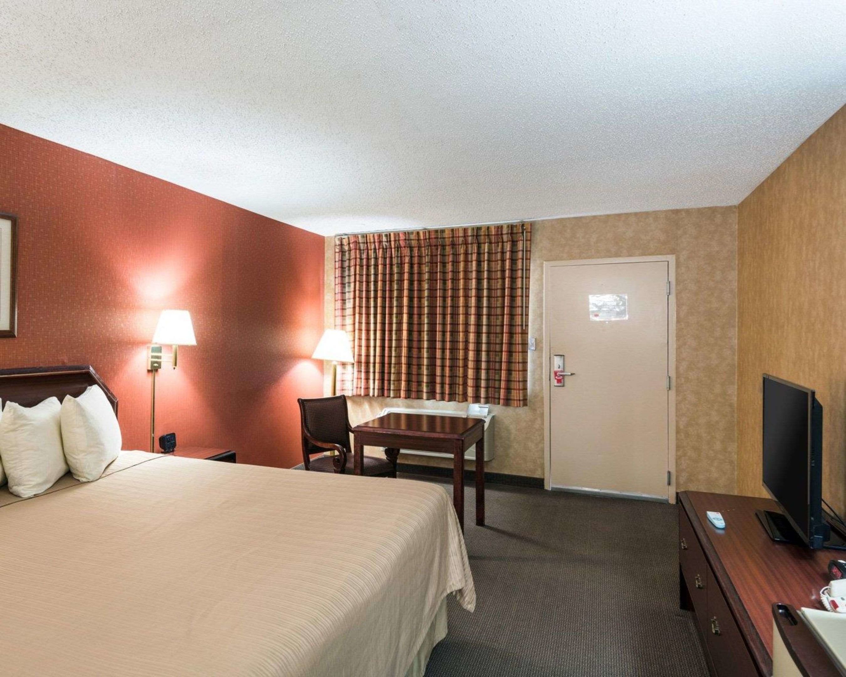 econo lodge lynchburg south