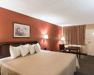 econo lodge lynchburg south