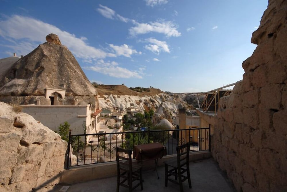 arif cave hotel