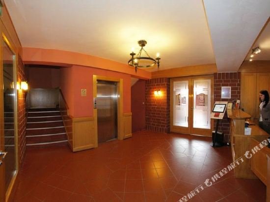 hotel restaurant gonduzo