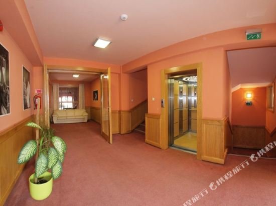 hotel restaurant gonduzo