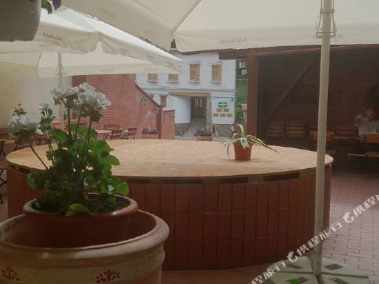 hotel restaurant gonduzo