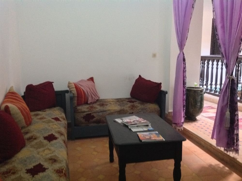 Riad Casa Blanca,Essaouira Airport>>Essaouira,3 star