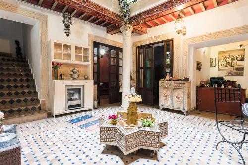 Riad Casa Blanca,Essaouira Airport>>Essaouira,3 star