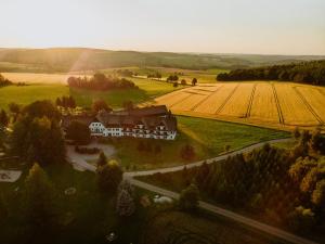 Waldhotel Kreuztanne,Friedebach>>Dresden,4.5 star