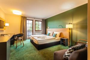 Waldhotel Kreuztanne,Friedebach>>Dresden,4.5 star