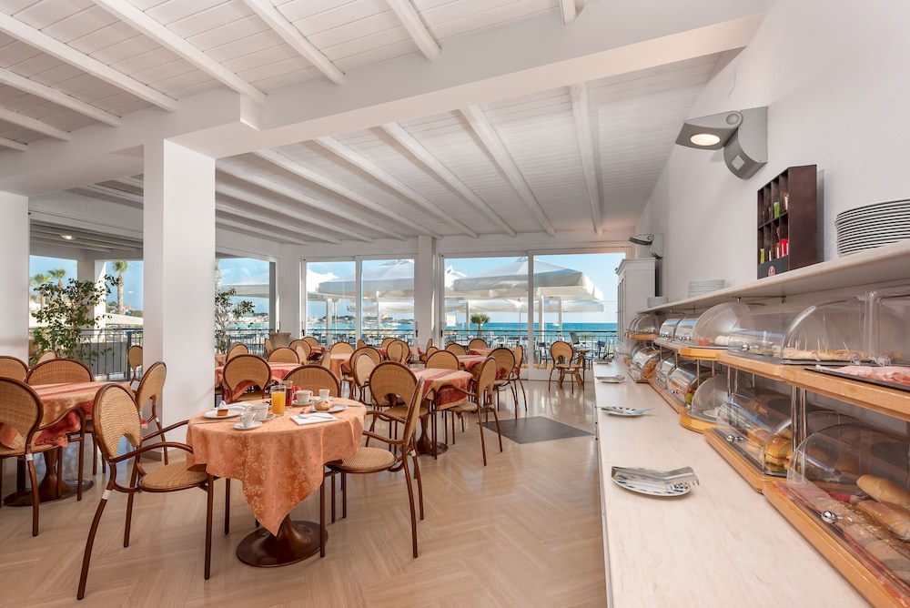 hotel riviera