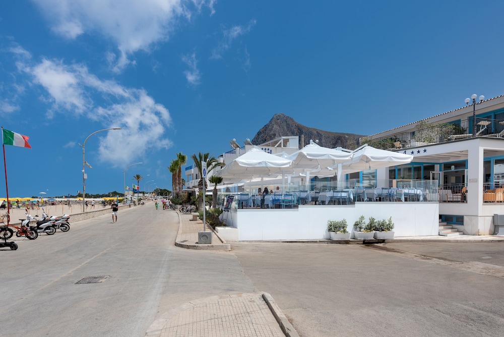 hotel riviera