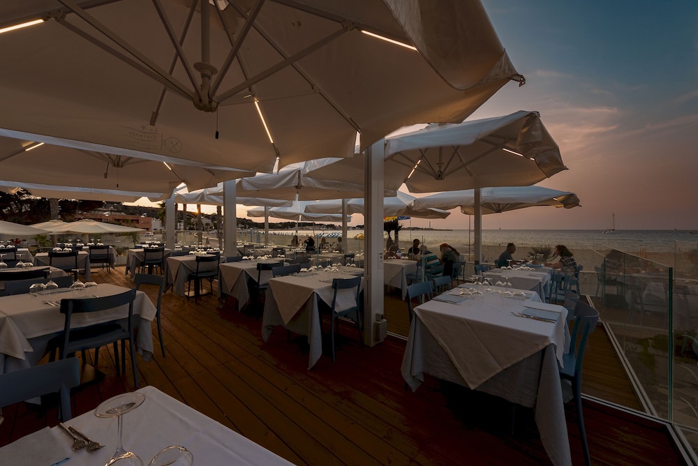 hotel riviera