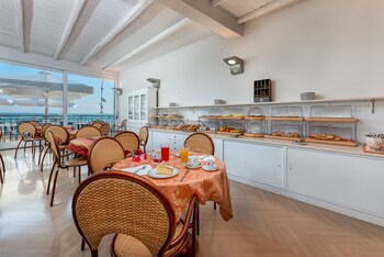 hotel riviera