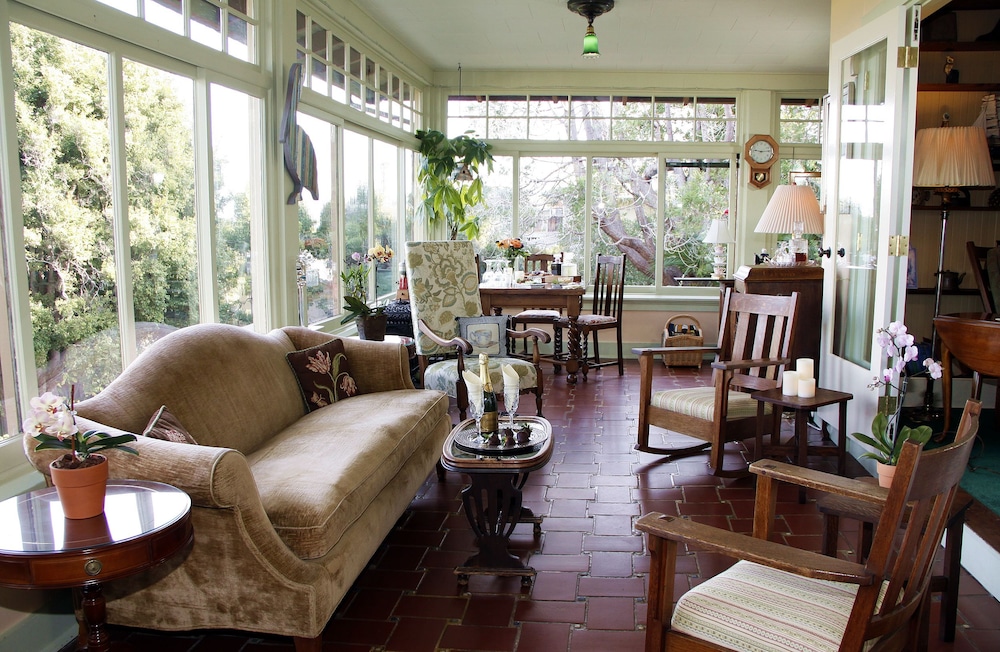 jabberwock inn