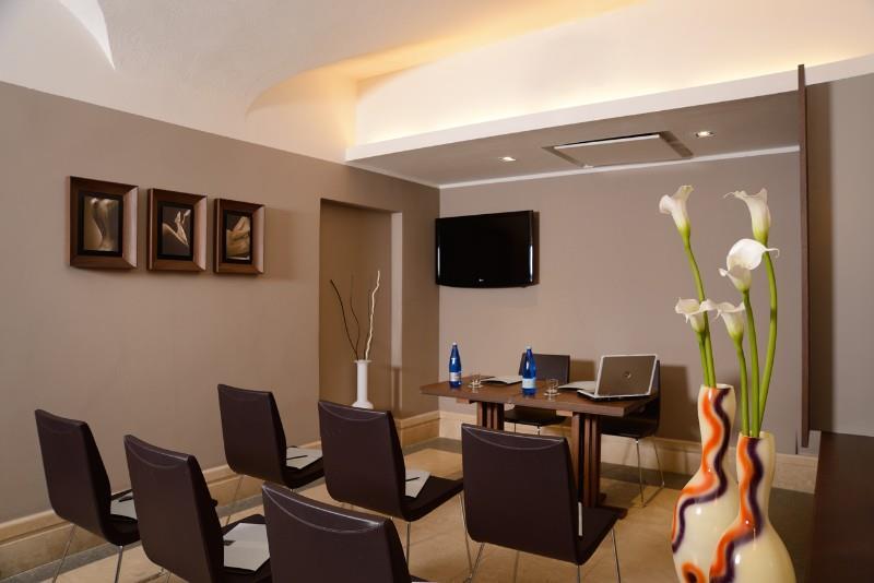 the independent hotel