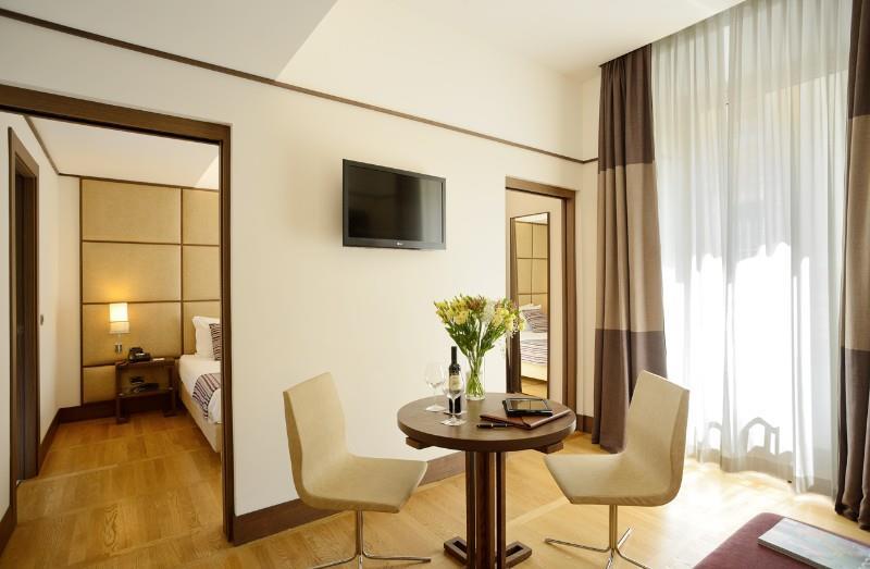the independent hotel