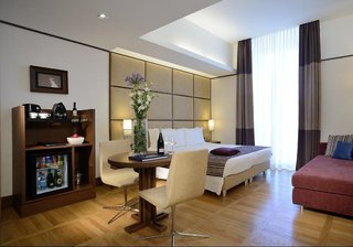 the independent hotel