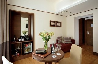 the independent hotel
