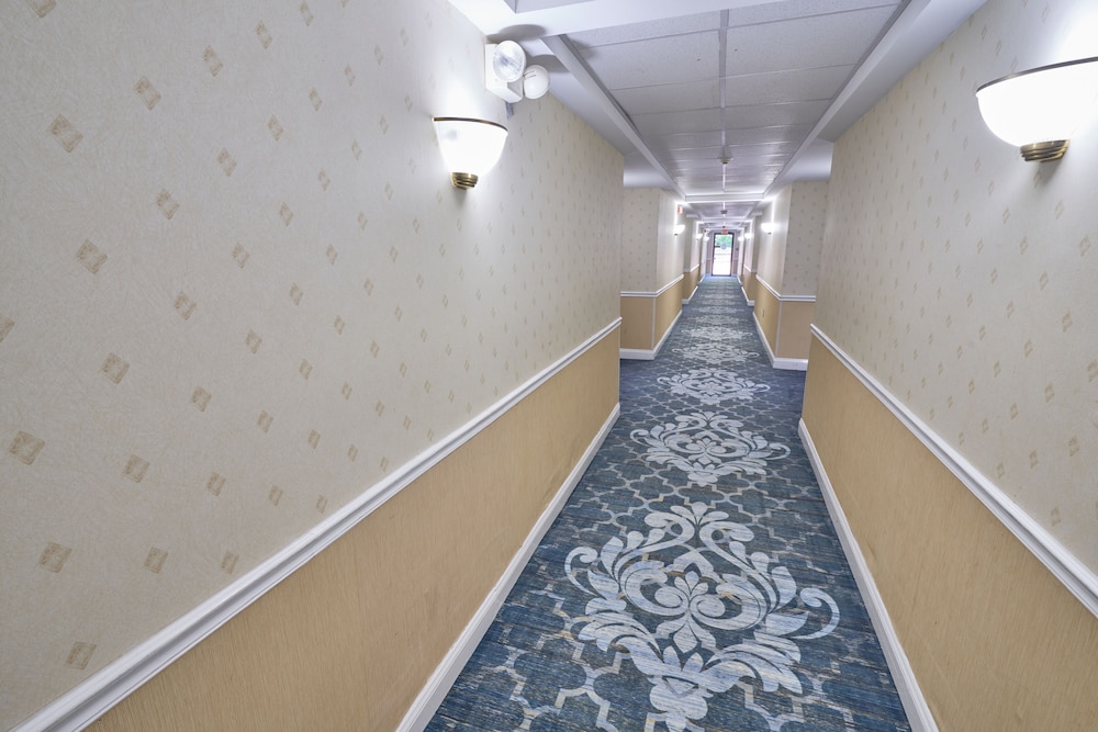 ambassador inn and suites