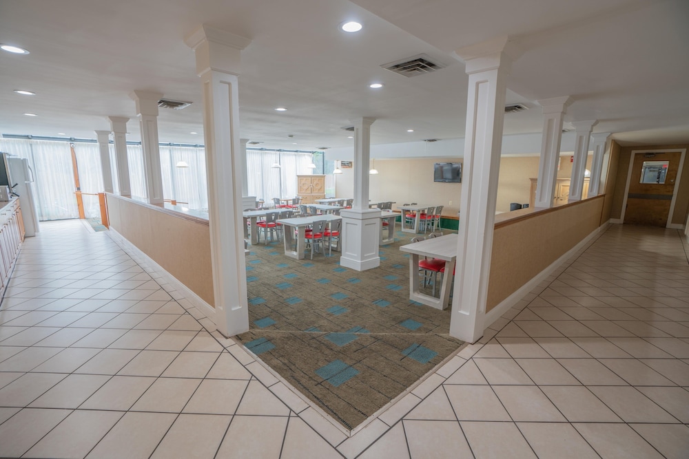 ambassador inn and suites