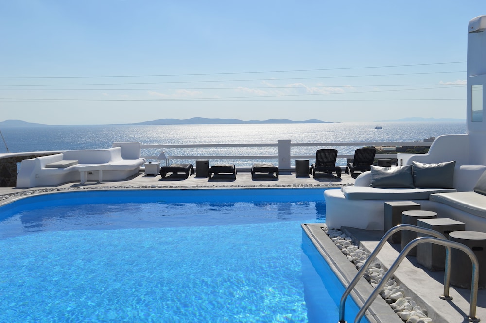 flaskos luxury suites