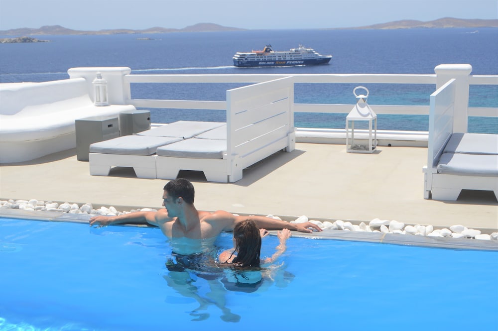 flaskos luxury suites