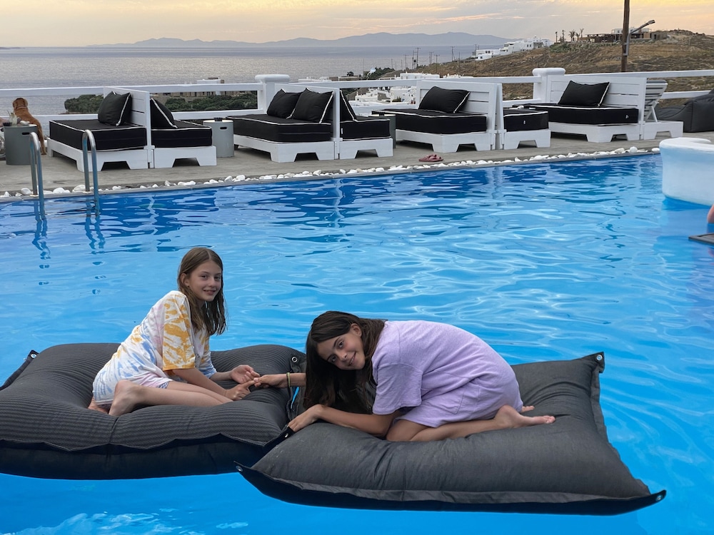 flaskos luxury suites