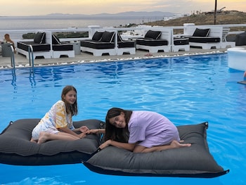 flaskos luxury suites