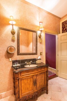 1840S Carrollton Inn,50 Albemarle Street,5 star