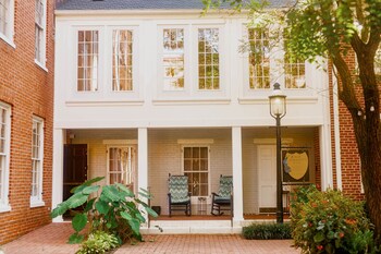 1840S Carrollton Inn,50 Albemarle Street,5 star
