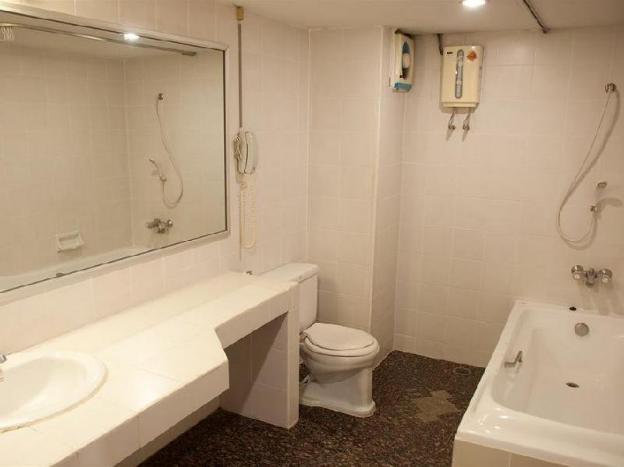 rio residence bangkok