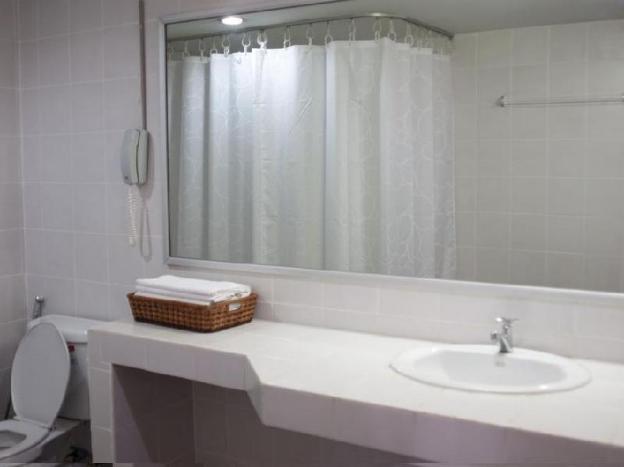 rio residence bangkok