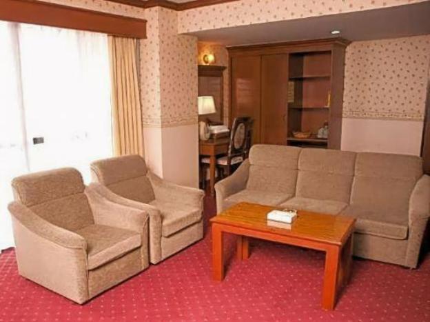 rio residence bangkok