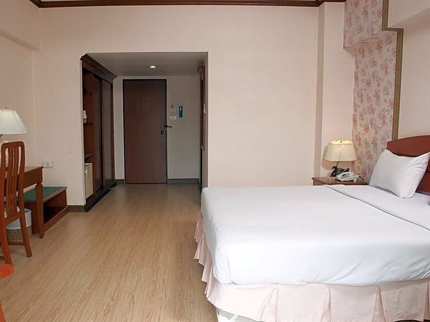 rio residence bangkok