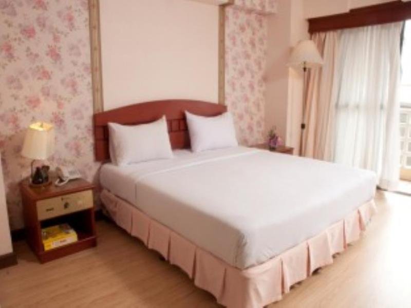 rio residence bangkok