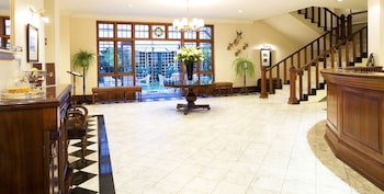 queens hotel by bon hotels