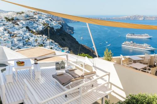 Blue Dolphins Apartments & Suites,Firostefani>>Fira,3 star
