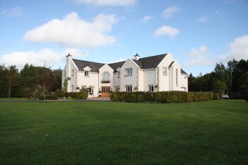 Dungimmon House,Ballyhugh,4 star