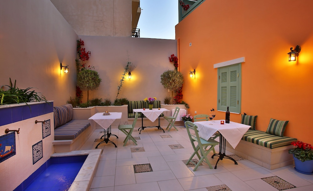 efchi suites 1904