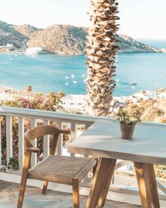 Far Out Hotel & Spa,Fira>>Agios Nikolaos,3 star