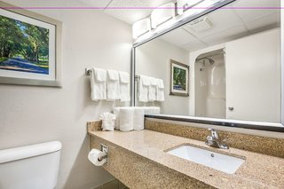 clarion pointe richmond north near university