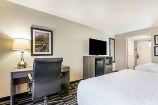 clarion pointe richmond north near university