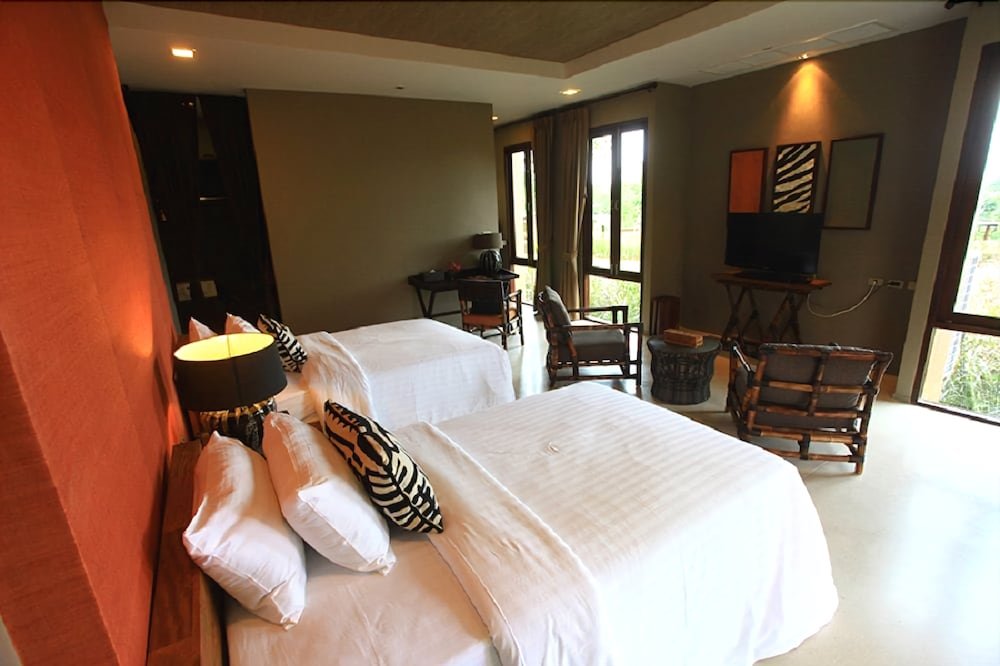 Mountain Creek Golf Resort & Residences,Lat Bua Khao>>Khao Yai National Park,4 star