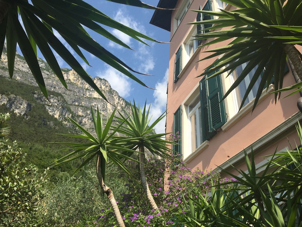 hotel villa miravalle