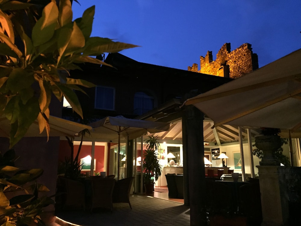 hotel villa miravalle