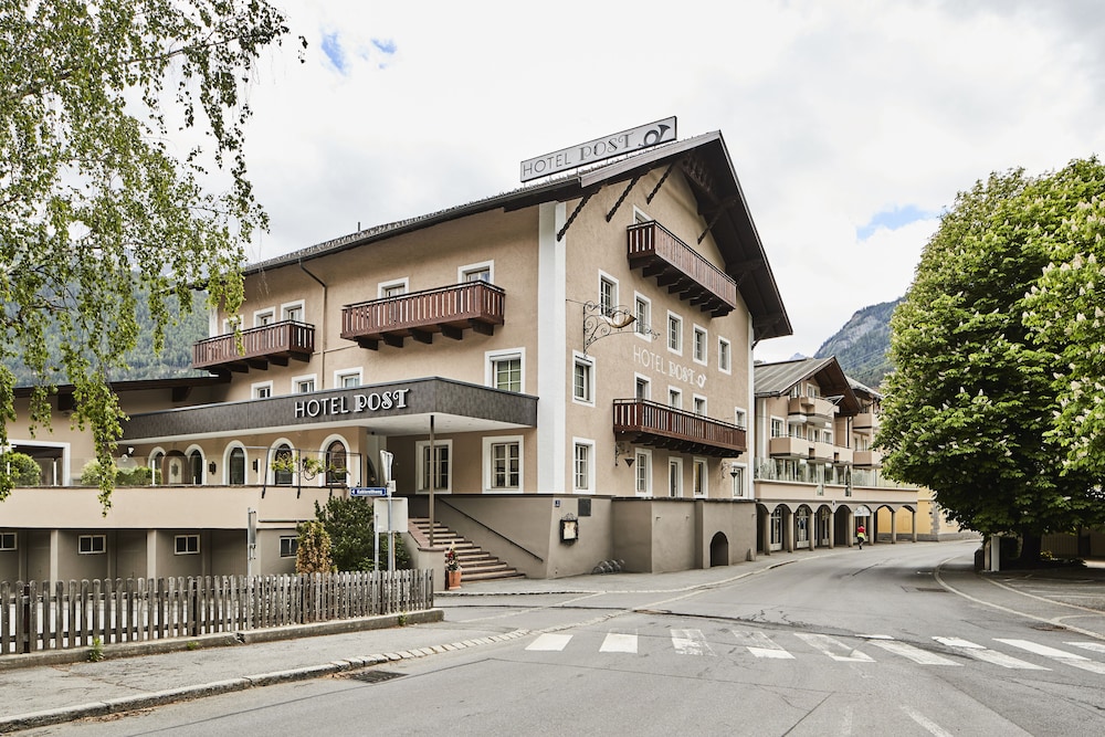 hotel post