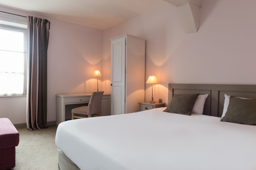 hotel aux vieux remparts the originals relais