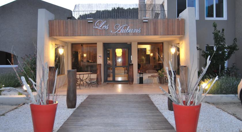 logis les aubuns country hotel