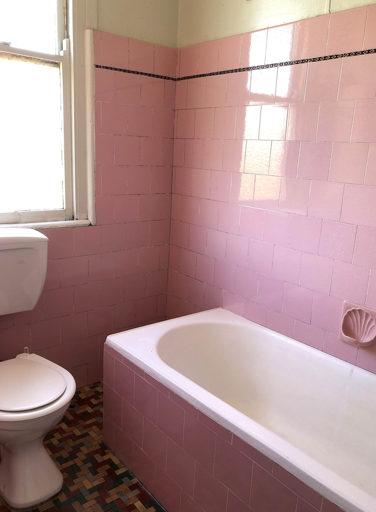 clarendon motel and guesthouse