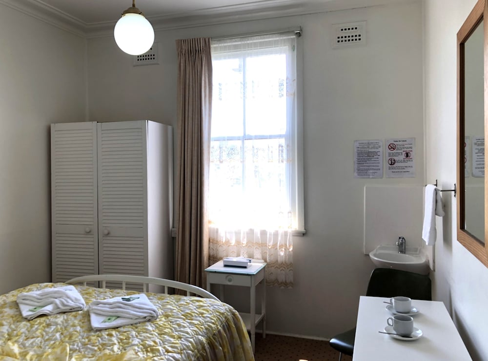 clarendon motel and guesthouse