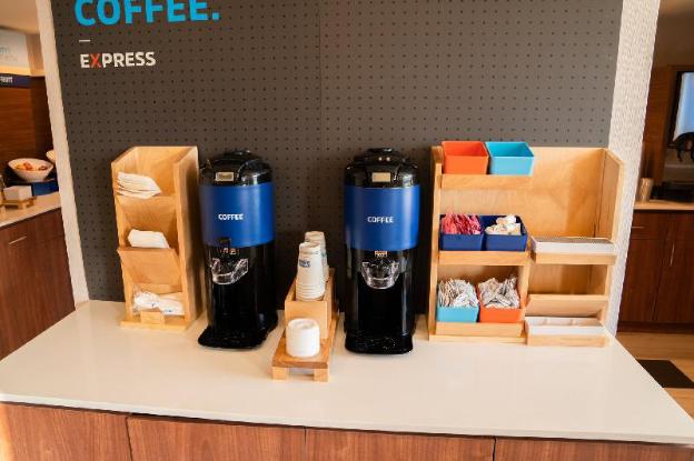 holiday inn express maspeth by ihg