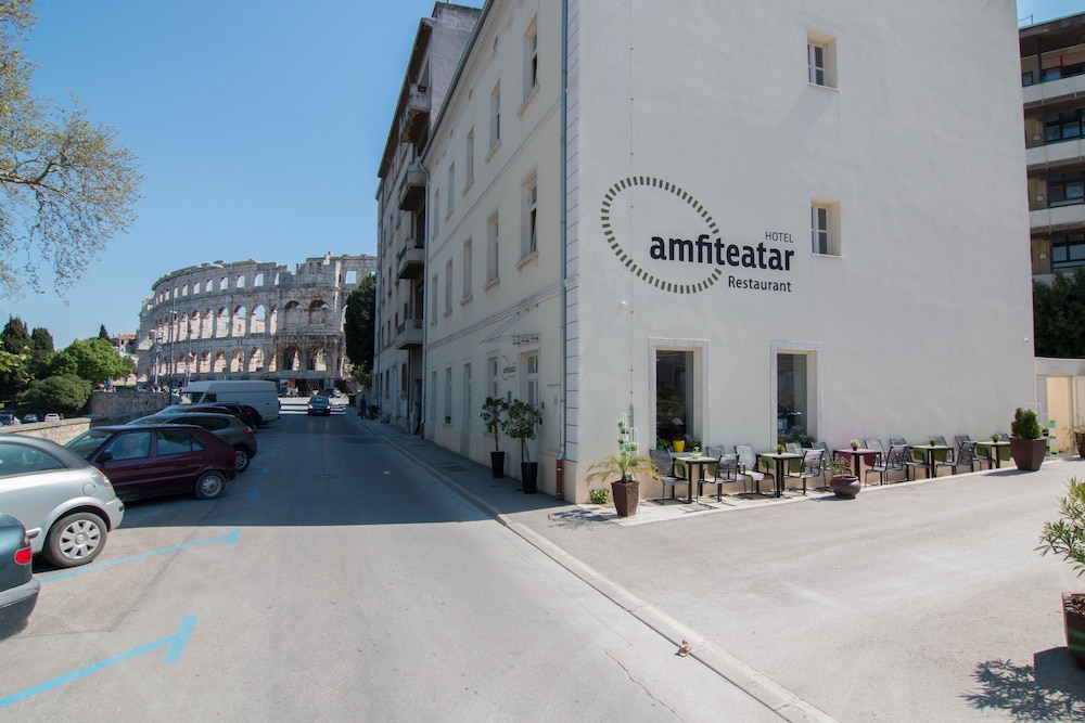 hotel amfiteatar