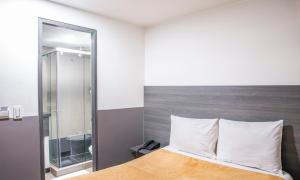 Hotel Express 53,Calle 53 # 10 - 78,3 star